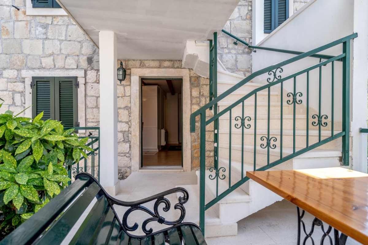 Apartments Inn Baska Voda Luaran gambar