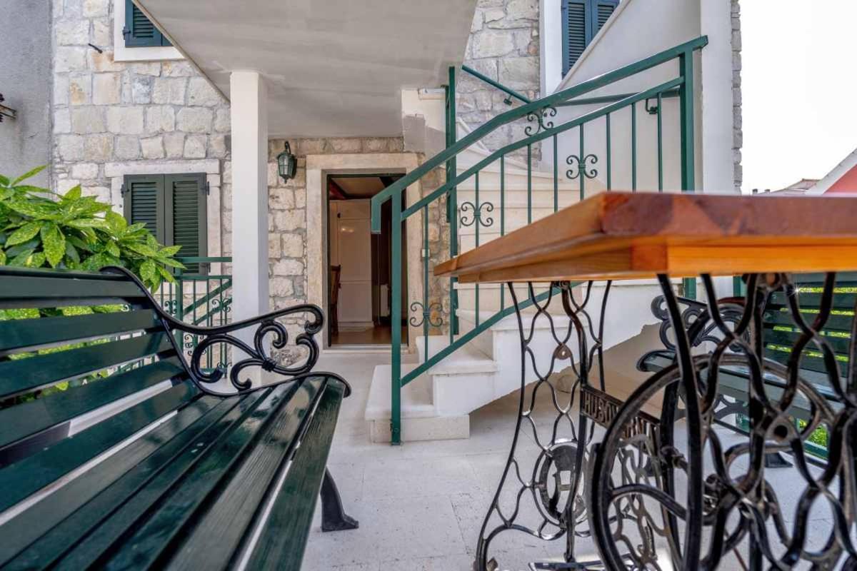 Apartments Inn Baska Voda Luaran gambar